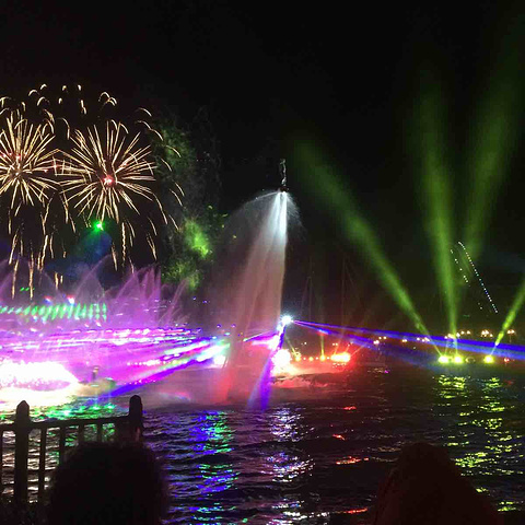 2018.观赏,水上项目游玩,晚间水上杂技烟火表演