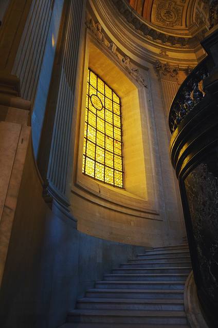 位于法国巴黎第七区,是一座军事博物馆.