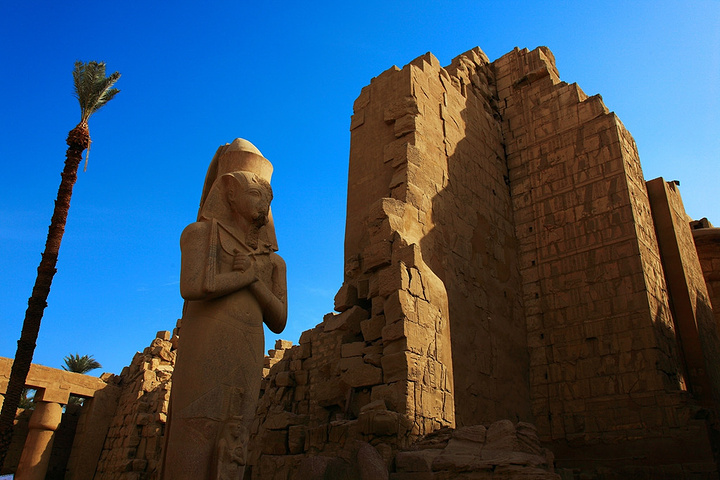 太阳神阿蒙神的崇拜中心,古埃及最大的神庙所在地_卡尔纳克神庙&quot