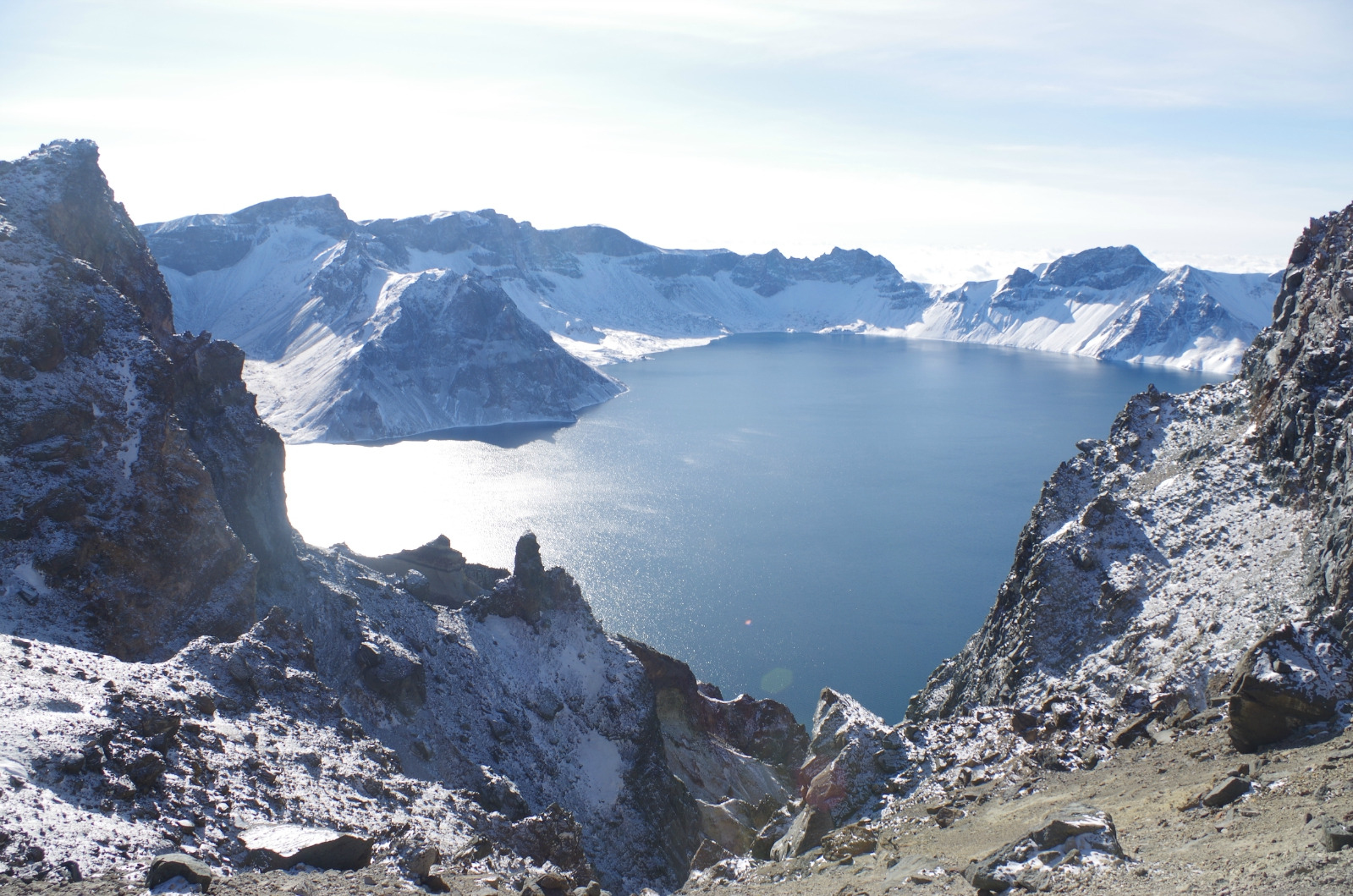 首先最明显的特征就是冬天长白山人超级少,所以不用担心排队买票的