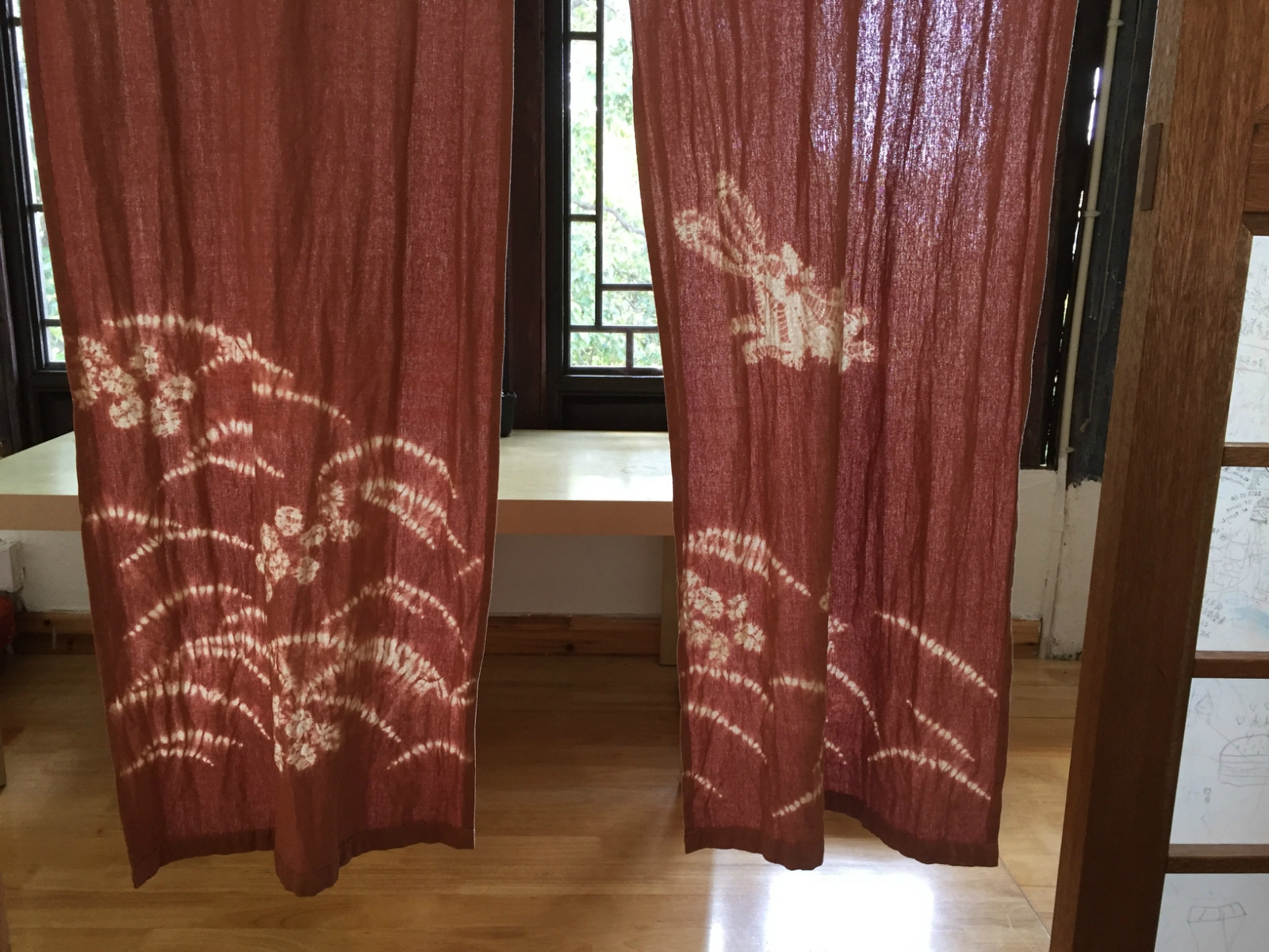 帘子隔着的榻榻米间更棒了让人特别想捧一杯咖啡在这里和好朋友做手账