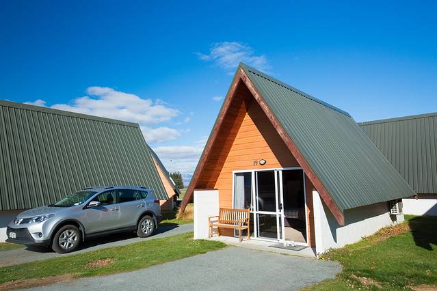 到达 mountain chalet motels ,尖顶的木质小屋,不错哦.