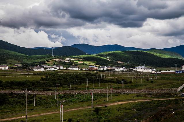 霞给藏族文化村