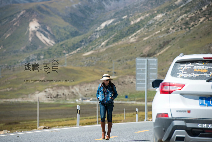 "下山不远就到了川藏线上标志性的景点----双海子，也就是姊妹湖。中午在理塘县城用餐；一路秋色洗眼_海子山国家级自然保护区"的评论图片