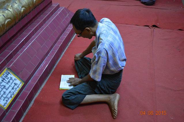 馆,其实里面陈列并不多,建筑还是颇为精美的,带点旋转的楼梯连上正门