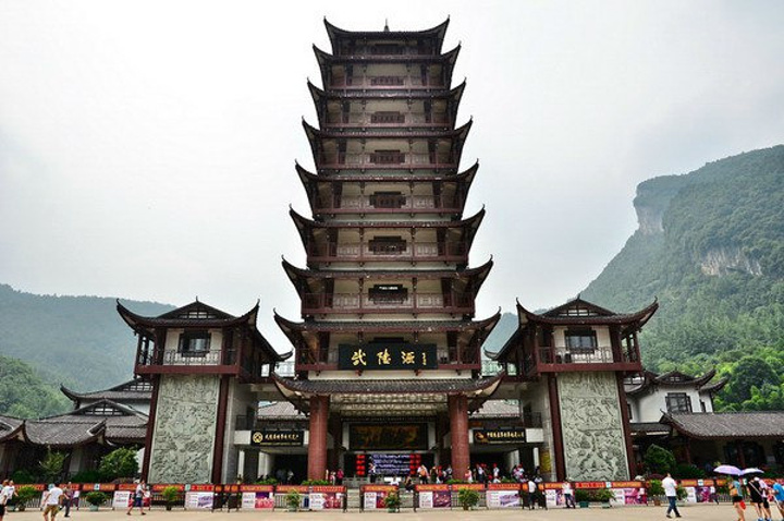 这些都是一路的怪石美景很多山峰都有它自己的名字名字太多我也记不清