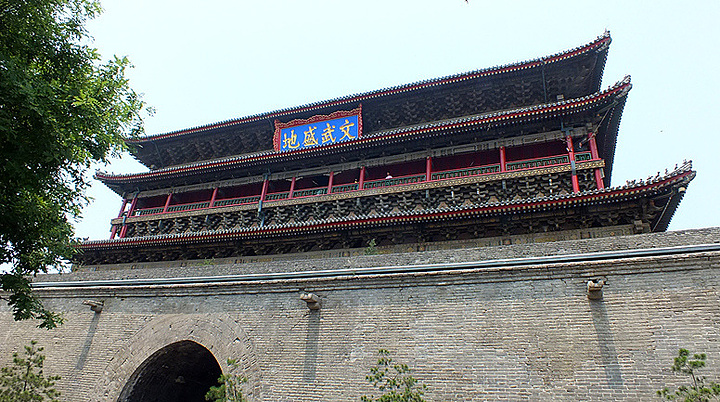 上楼反而看不到漂亮的全景特别是迷人的夜色_钟鼓楼广场"的评论