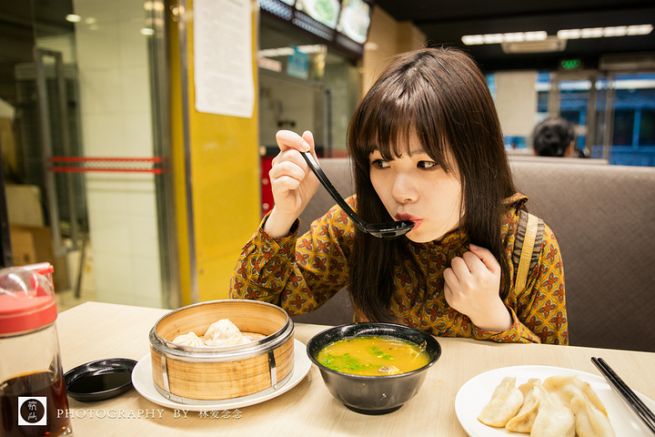 2017【永远的经典蟹粉小笼】沿着茂名北路一