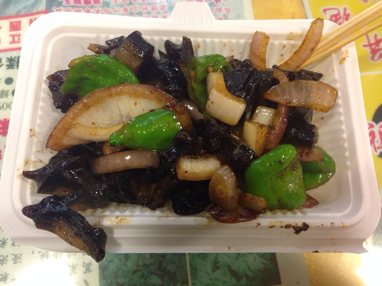 这两个都是特色小吃,一个什么鸟蛋,一个叫石板花,味道还可以,去的伙伴