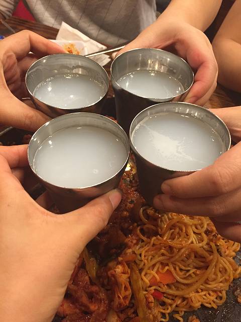 四个女人四杯酒