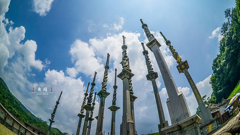 赤子,百岁寿星也树杆纪念,体现了塔下村人尊老敬贤的良好风气.