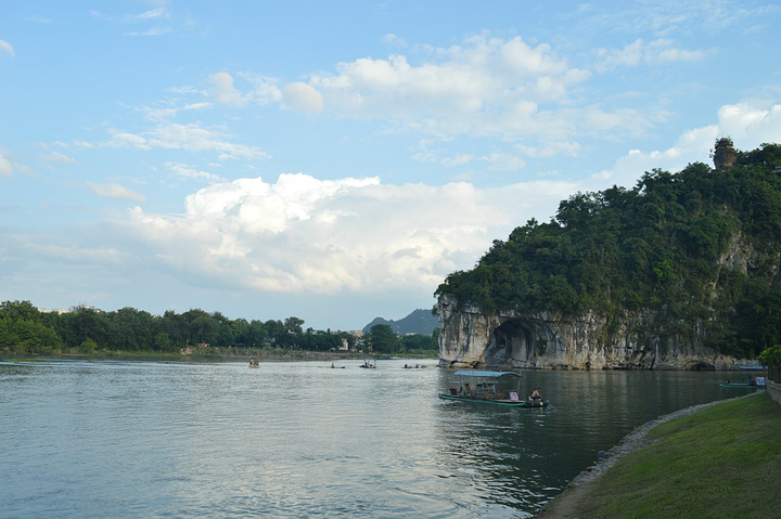 象鼻山已经是桂林的标志性景观了,好像来桂林一定要来看看象鼻山似得