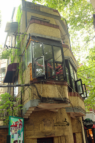 "衡山路，曾经法租界著名的贝当路，衡山路南接徐家汇，北临淮海路--是两大繁华区域间的一条幽静通道_衡复风貌馆"的评论图片