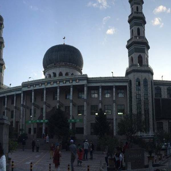 西宁东关清真大寺(西宁城东区最大的清真寺),城东区也是西宁回族藏族