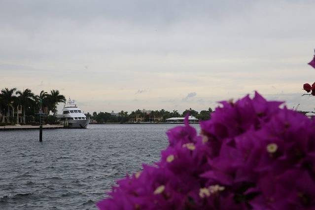 劳德岱尔堡海滩