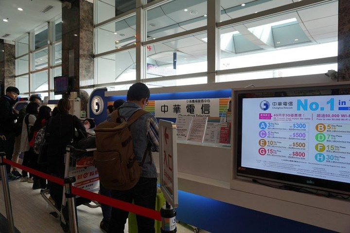 "所以机场的便利店不提供悠游卡售卖，但可以去市区内的7-11购买，7-11在台湾多如牛毛，所以不用担心_高雄国际机场"的评论图片