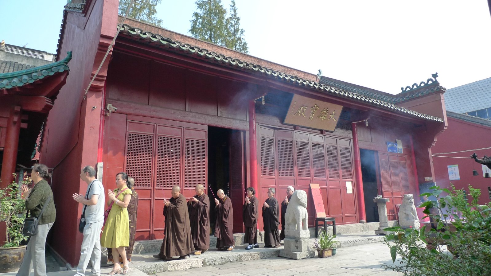 真心感谢铁女寺不大仅由山门章劝殿观音殿藏经楼大雄宝殿所组成寺庙内