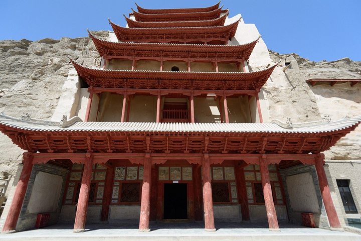 窟内壁画非常精美,还有好多特窟,在旺节时不开放,只有淡季开放,剧说