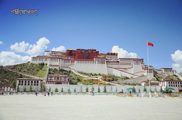 布达拉宫广场