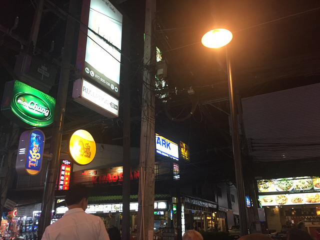 .团 坐的9c廉价航空 行程是成都-素叻他尼(万纶