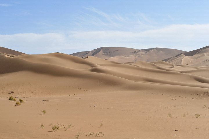 "一路看到拍到很多沙峰，我把拍到的漂亮沙峰整理到一起上传，有几张是第二天出去时拍摄的_巴丹吉林沙漠"的评论图片