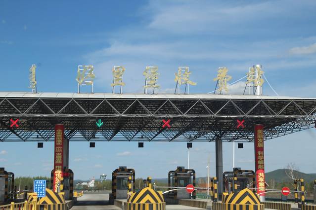 哈萨尔购物广场(新玛特松原店)