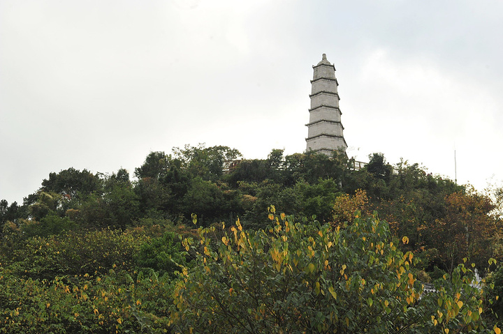 "离开文庙，前往另一个著名景点，圆通寺。圆..._安顺白塔"的评论图片