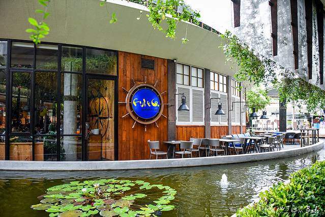 Beachwalk Shopping Center