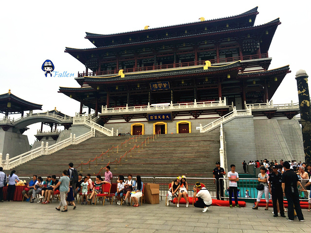 园区很大建议乘坐游览车建于原唐代芙蓉园遗址以北两天的门票就这么多