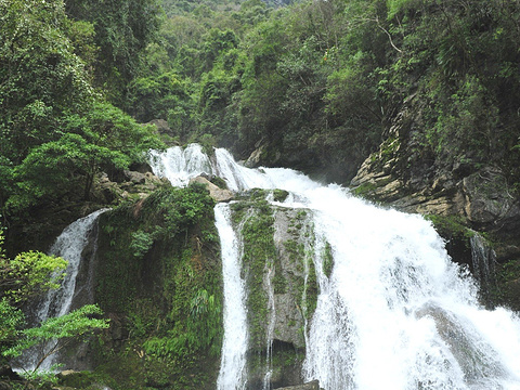 拉滩瀑布旅游景点图片