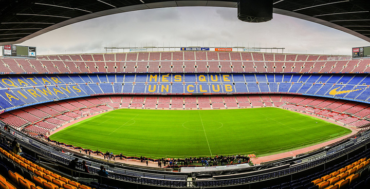 2019在巴萨的球场里,带上VR眼镜能用眼睛体验