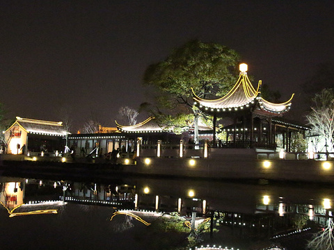 夜游护城河旅游景点图片