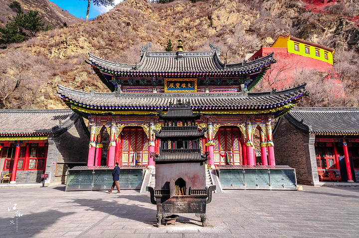 观音洞位于五台山南山寺北侧的栖贤谷口,又称栖贤寺,是五台山著名的
