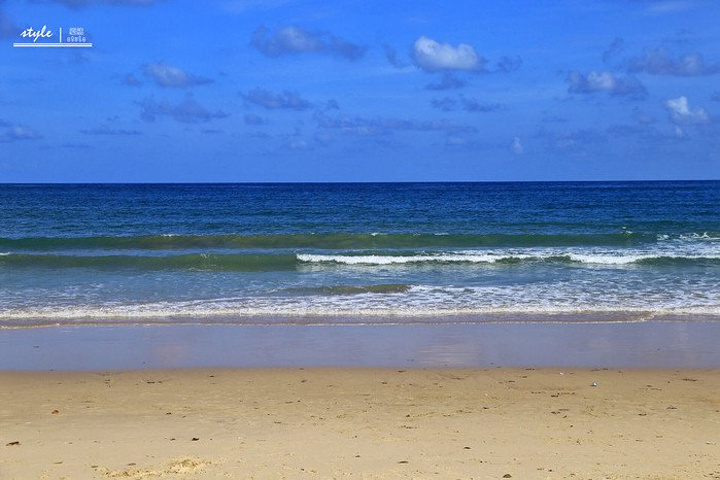 "...北侧，两个海滩中间隔着辛海岬，是一个安静而又迷人的地方，风景优美，观赏普吉岛日落的最佳地点之一_苏林海滩"的评论图片