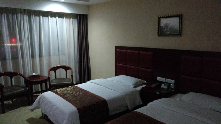 是当地目前最好的酒店.酒店房卡.华阴华鑫国际酒店.