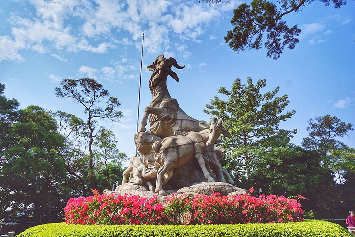 再现了羊化为石,把稻穗赠给广州人民的传说