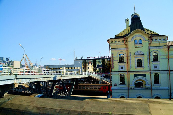 2017俄罗斯的火车站和站台是不需要火车票就