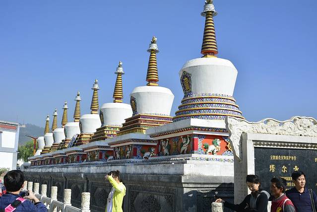塔尔寺广场-八宝如意塔