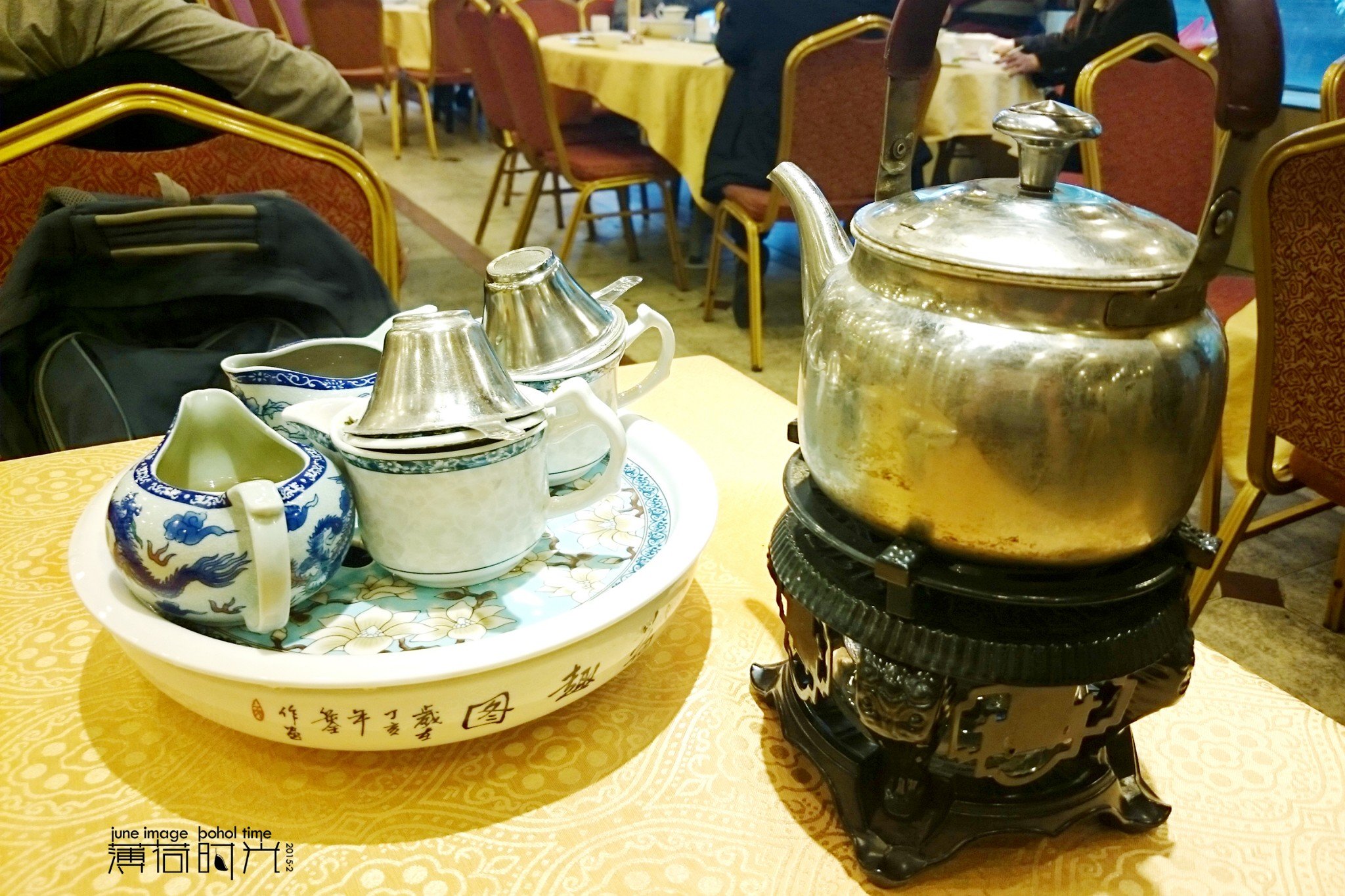 广州的一天总是要从早茶开始的吧因为前一晚住在广州大厦于是就近找了