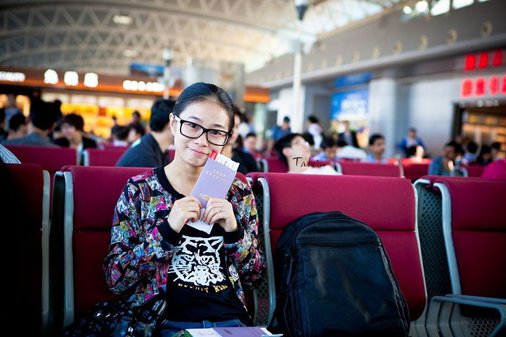 .中转停留香港,偌大的香港机场中转停留时间只