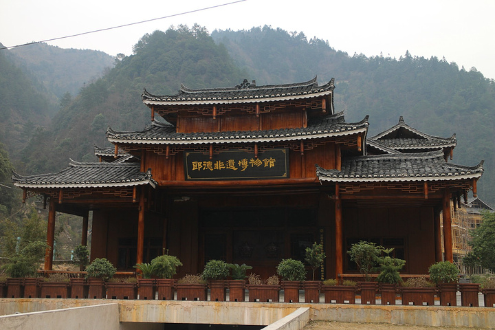 好气派的芦笙场坐在周围石头砌的台阶上观赏盛装的苗族歌舞一定很惬意