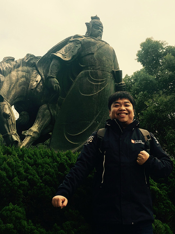 英武一进公园有个岳飞亭黄鹤楼公园入口处俯瞰大荣哥在招手