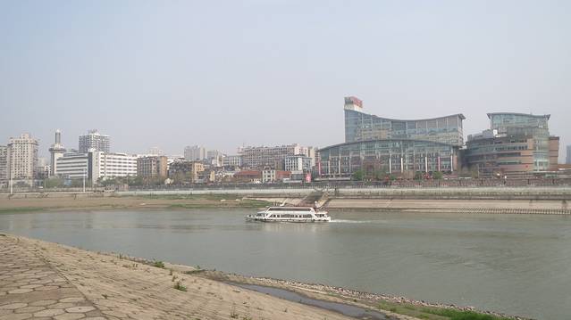 南岸嘴江滩公园