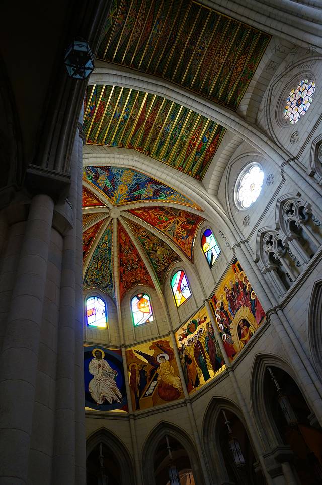 阿尔穆德娜大教堂