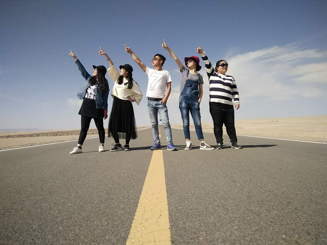 一路上的景色真的美的让人窒息,不同于南方秀气的美,大西北是雄浑壮阔