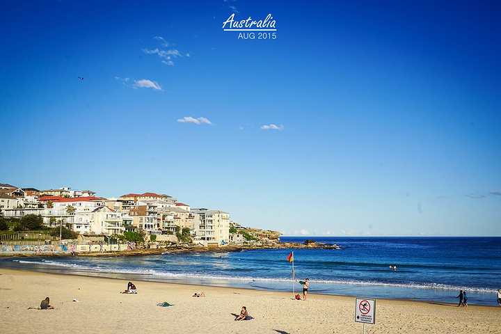 原居民的语言中,是"激碎在岩石上的浪花",顾名思