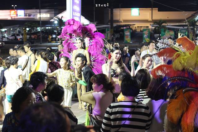 普吉岛《爱与美女神》人妖秀