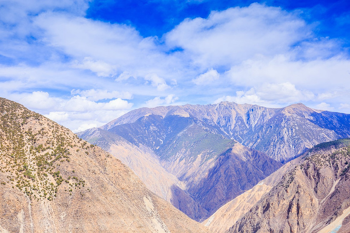 相对高差使觉巴山成了川藏线上最难爬,最费时的一座山,不过在这里我们
