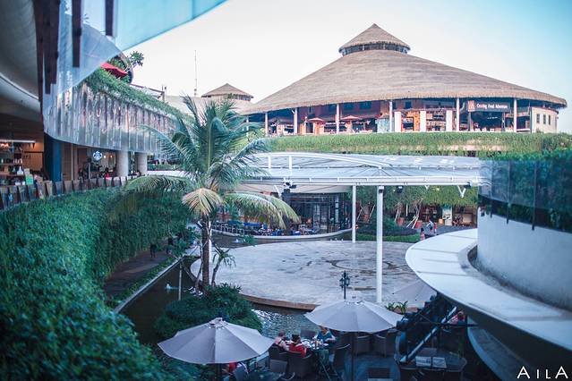 Beachwalk Shopping Center