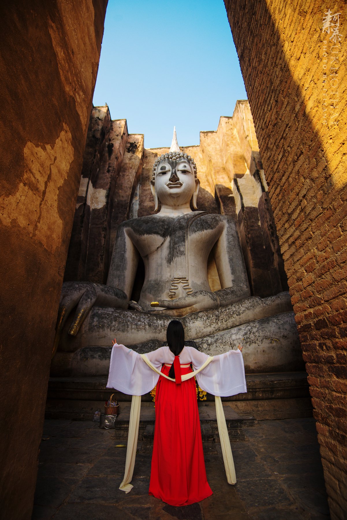 西昌寺绝对适合上午来参观因为来自东方的光线正好透过佛龛的顶部映射